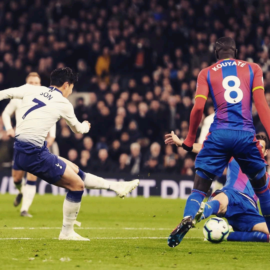 频频露出破 频频露出破